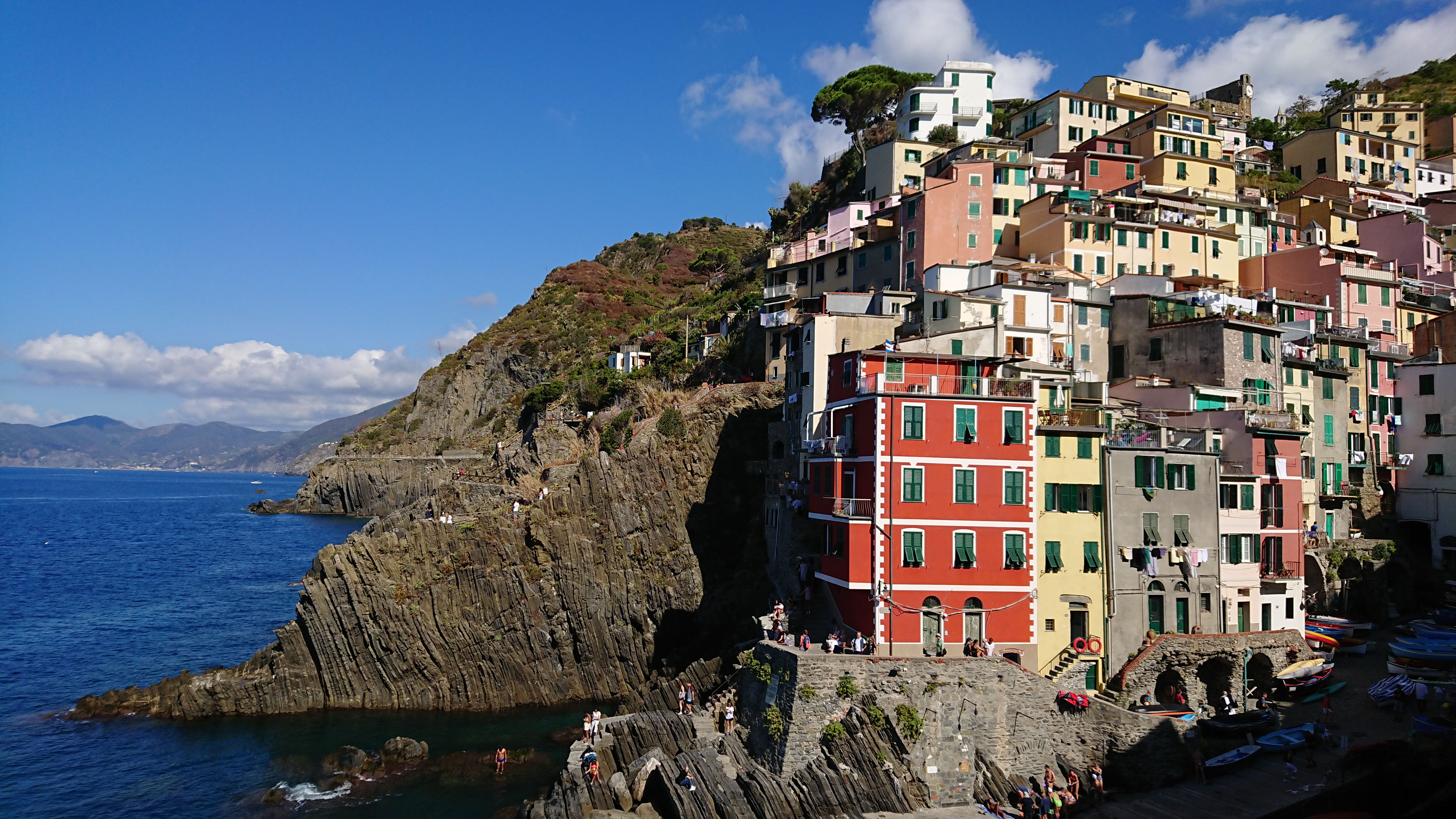 A wonderous moziac of engineering and colour in the light of the day. Spectacular!